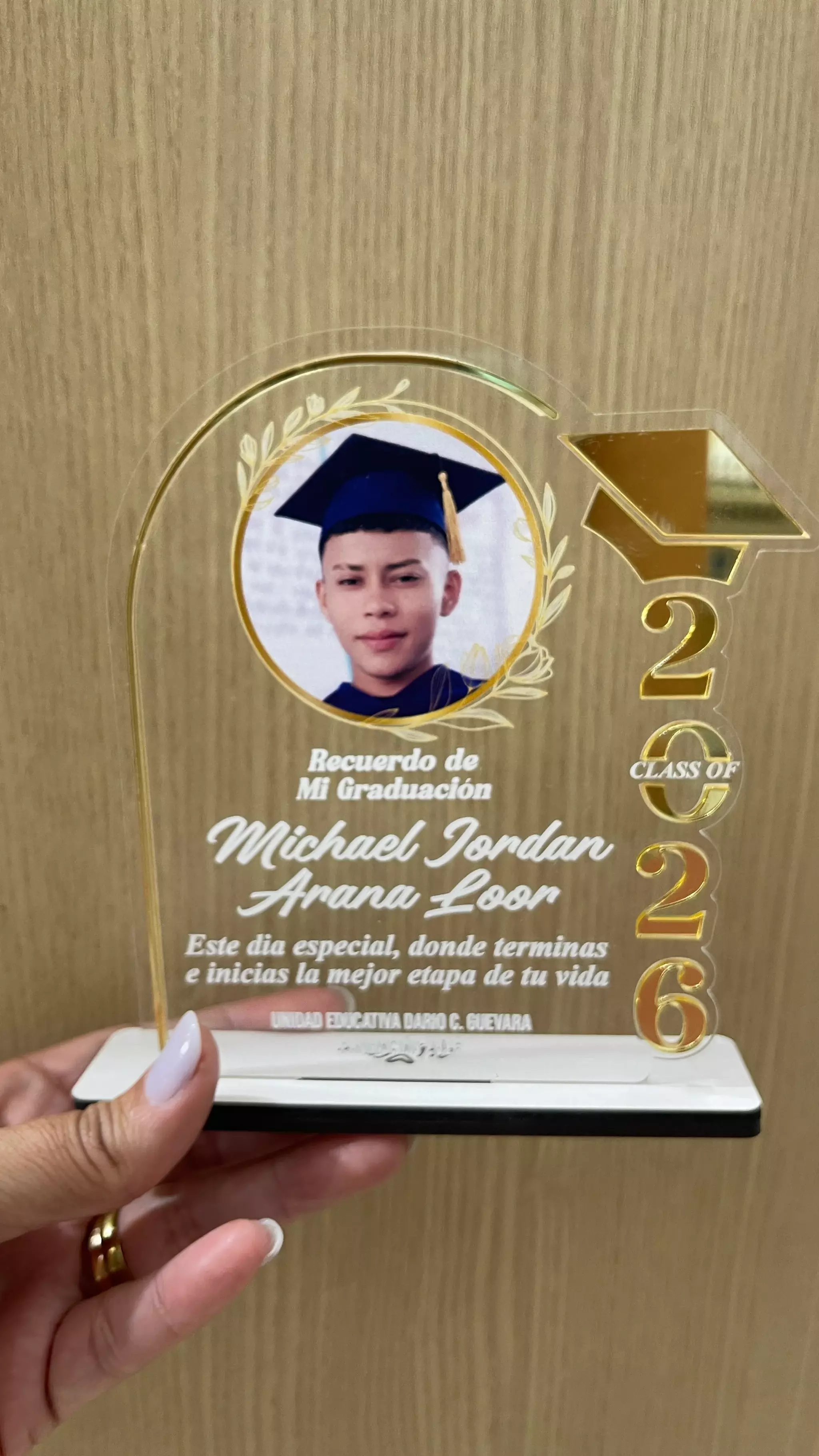 GRADUACION RELIEVE DORADO